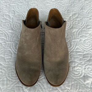 Women’s size 9.5 Lucky Brand boots